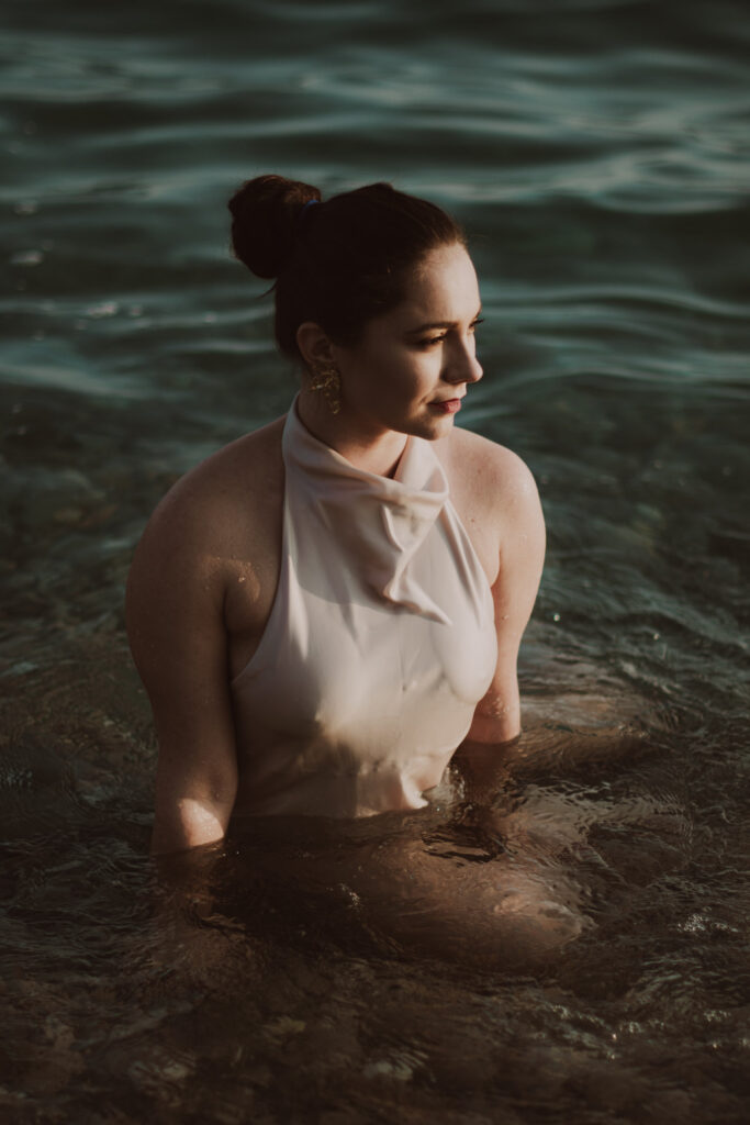 Portret fotografic profesional realizat in lumina naturala, fotografie artistica de portret Adi Albulescu Ramnicu Valcea